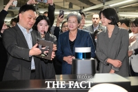  첫 방한서 네이버 찾은 리사 수 AMD CEO…최수연 대표와 '화기애애' [TF포착]