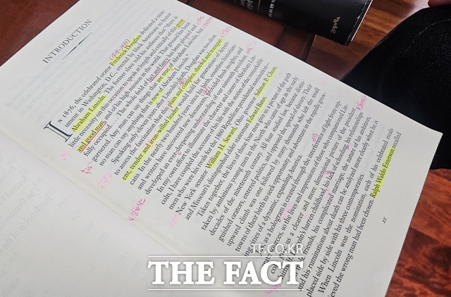 황정근 국회도서관장은 