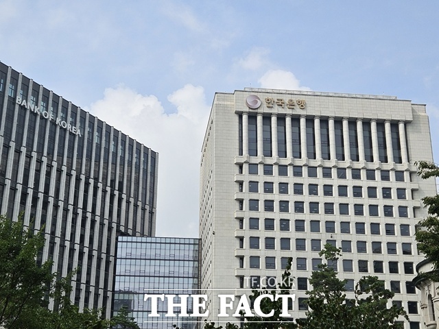 한국은행은 19일 오전 유상대 부총재 주재로 중동 상황과 미국 연방공개시장위원회(FOMC) 회의 결과를 점검하기 위한 태스크포스(TF) 회의를 진행했다. /이선영 기자