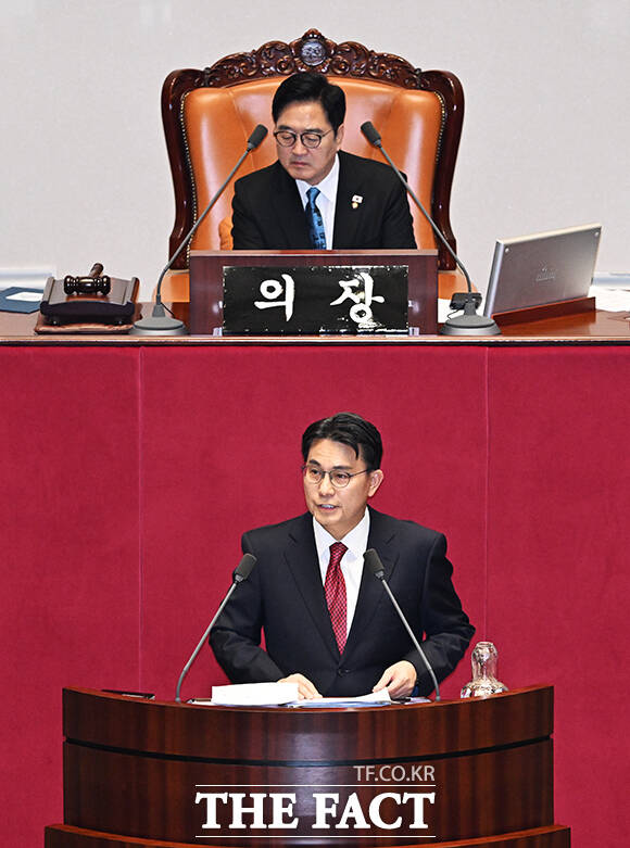 필리버스터 첫 주자로 나선 윤상현 국민의힘 의원.