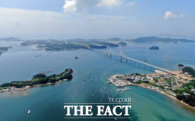 보령시와 태안군을 잇는 원산안면대교 전경. /충남도