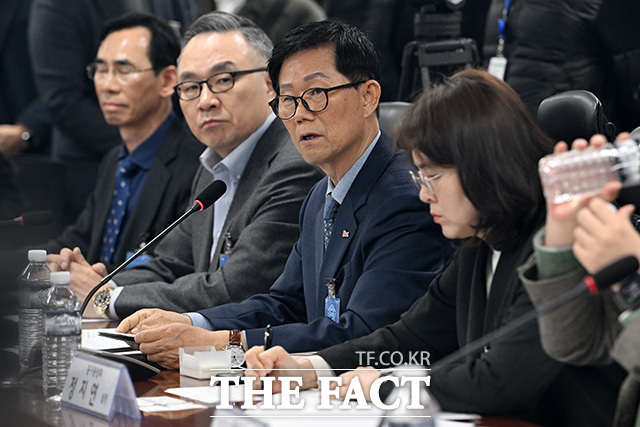 석유화학 업계 관계자들 만난 더불어민주당 을지로위원회.