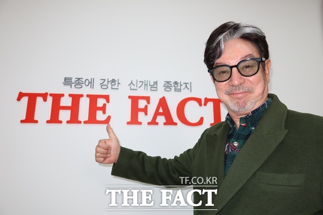 대중성과 음악성을 동시에 확보한 윤수일(오른쪽)의 음악은 70년대 후반부터 90년대까지 한국 가요계의 흐름을 이끈 상징적인 존재다. 최근에는 블랙핑크 로제의 '아파트'(APT.)가 글로벌 신드롬을 일으키면서 오리지널 윤수일 '아파트'의 음악적 영향력이 다시금 주목받고 있다. /이상빈 기자