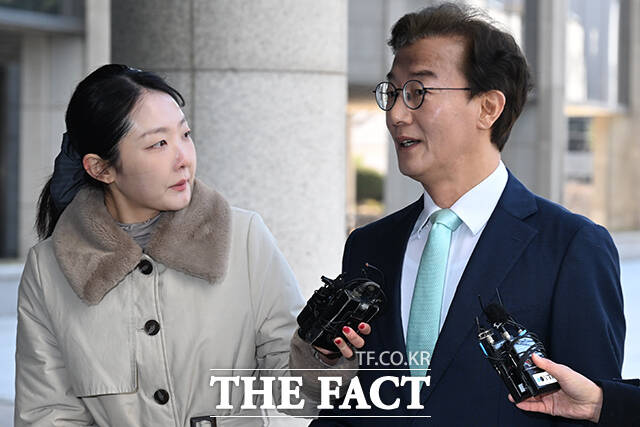 통일교로부터 금품 수수의혹을 받는 전재수 더불어민주당 의원이 19일 오전 서울 서초구 서울고등검찰청 청사에 마련된 ‘정교유착 비리 합동수사본부‘(합수본)에 출석하고 있다. /김성렬 기자