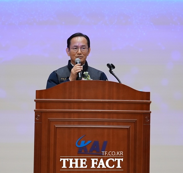 김종출 한국항공우주산업(KAI) 신임 사장이 19일 경남 사천 본사에서 열린 취임식에서 취임사를 하고 있다. /KAI