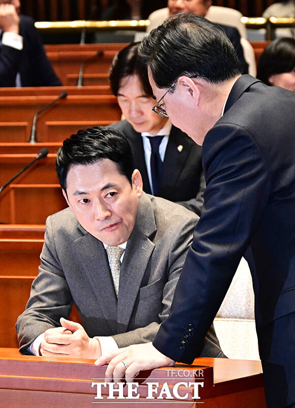 장동혁 국민의힘 대표-송언석 원내대표 '심각한 대화'