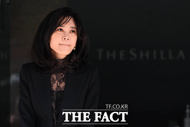 이 사장이 주총장으로 향하고 있다.