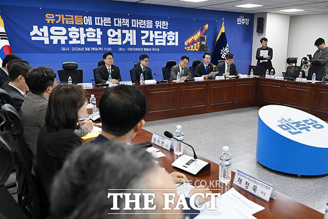 석유화학 업계 관계자들 만난 더불어민주당 을지로위원회.