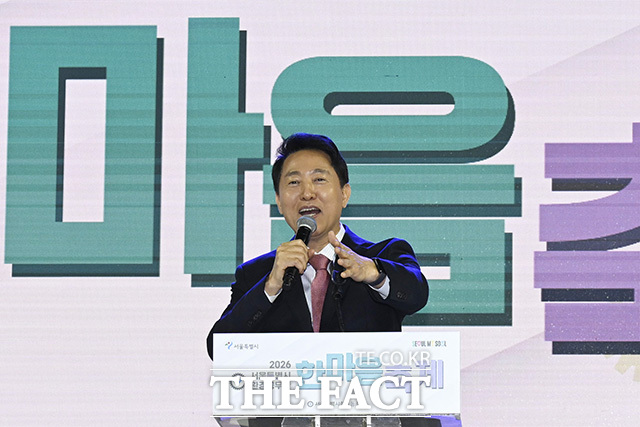 오세훈 서울시장이 19일 오전 서울 송파구 서울특별시교육청 잠실학생체육관에서 열린 '2026년 환경공무관 한마음 축제'에 참석해 축사를 하고 있다. /송호영 기자