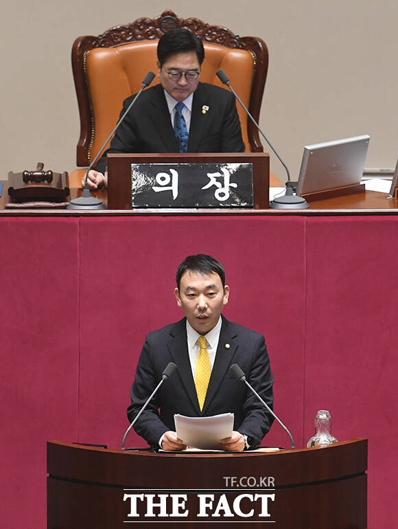 김용민 더불어민주당 의원이 공소청법에 대한 제안 설명을 하고 있다.