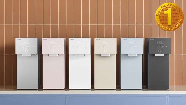 코웨이는 '아이콘 정수기 3'(사진)를 앞세운 정수기 부문과 공기청정기, 비데 부문에서 한국산업의 브랜드파워 1위를 기록했다고 19일 밝혔다. /코웨이