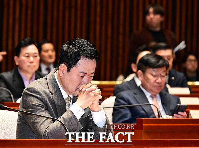 당 안팎에서는 강성 인사들의 출마를 자제해야 한다는 의견도 나오는 반면 강성 지지층 결집이 필요하다는 반론도 만만치 않다./배정한 기자