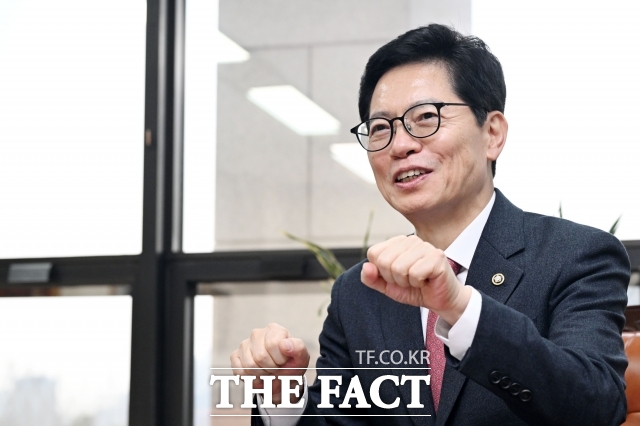 황정근 국회도서관장은 