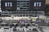  'D-2' 광화문광장은 BTS 컴백 무대로 변신 중 [TF사진관]