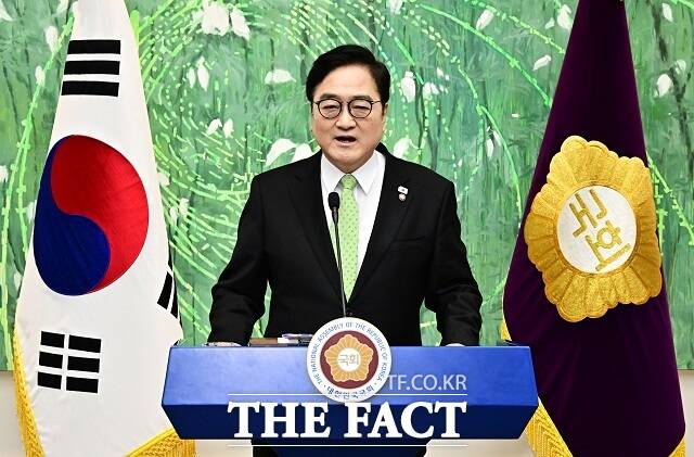 우원식 국회의장이 지난 19일 6·3 지방선거에서 개헌 국민투표를 동시에 실시하는 방식으로 '단계적 개헌'을 공식 제안하면서 국민의힘의 동참을 강력히 요청했다. /배정한 기자