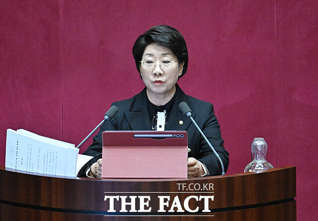 이달희 국민의힘 의원이 20일 오후 서울 여의도 국회에서 열린 제433회 국회(임시회) 제433-2차 본회의에 참석해 중대범죄수사청 조직 및 운영에 관한 법률안(대안)에 대한 무제한 토론(필리버스터)을 하고 있다. /국회=박헌우 기자