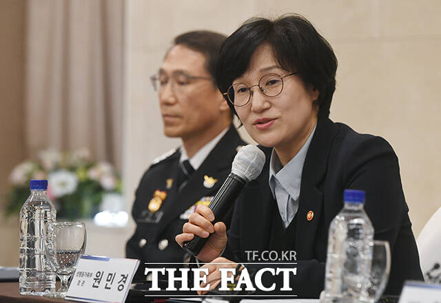 원민경 성평등가족부 장관이 인사말을 하고 있다.