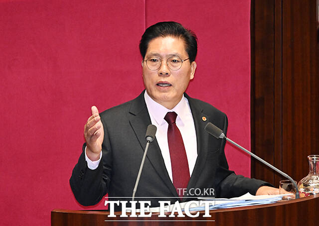 무제한 토론 이어가는 송석준 국민의힘 의원.