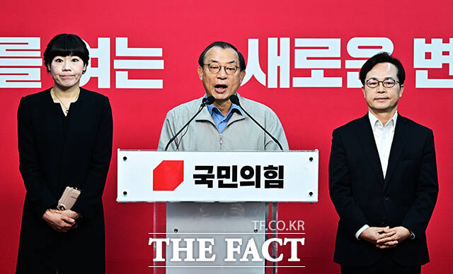 이정현 국민의힘 공천관리위원장이 20일 오전 서울 영등포구 여의도 중앙당사에서 경상북도지사 예비경선 결과를 발표하고 있다. /배정한 기자