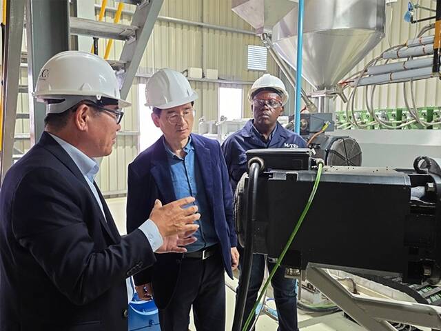 김선규 호반그룹 회장이 해외 현장경영에 나서며 에너지 사업 경쟁력 강화에 주력하고 있다. /호반그룹