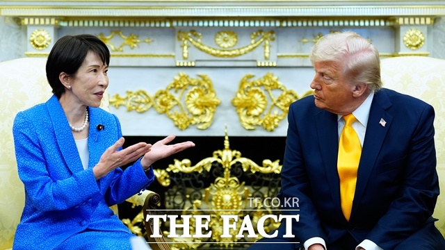 19일(현지시간) 미국 워싱턴DC 백악관에서 미일정상회담이 열렸다. 사진은 도널드 트럼프 미국 대통령(오른쪽)과 다카이치 사나에 일본 총리가 정상회담 진행하는 모습. /뉴시스, AP