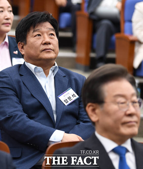 판결 선고 당일 재판소원 청구 의사를 밝힌 양문석 전 더불어민주당 의원 사례가 거론되면서, 재판소원이 정치적 수단으로 활용될 수 있다는 관측도 제기된다. 사진은 지난 2024년 5월 16일 국회에서 열린 초선 당선자 워크숍에 참석한 양 전 의원. /이새롬 기자