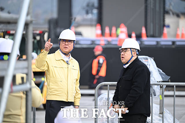 문체부는 21일 서울 광화문광장에서 열리는 방탄소년단 복귀 공연과 관련해 서울 중구·종로구에 공연장 재난 위기경보 '주의' 단계를 발령한다고 밝혔다. 문체부가 공연장 재난을 대상으로 위기 경보를 발령한 것은 이번이 처음이다.