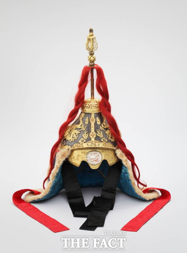 아산시 온양민속박물관 소장 갑주와 갑주함이 국가민속문화유산으로 승격 지정됐다. 사진은 갑주 투구 모습. /아산시