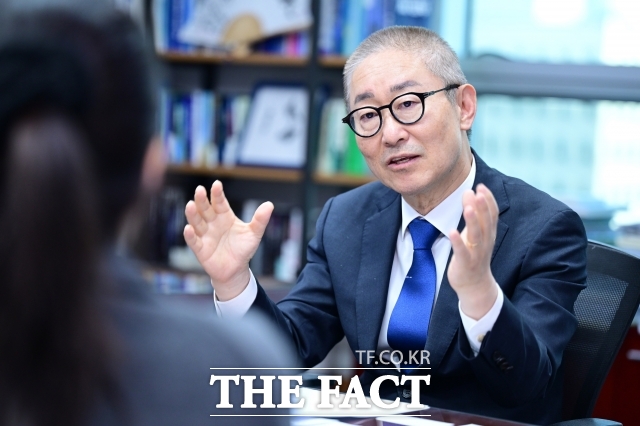 박범계 더불어민주당 의원은 검찰개혁법안이 통과된 것을 두고 수사 개시권과 종결권을 완전히 '제로(0)'로 만든 것은 엄청난 역사적 변혁