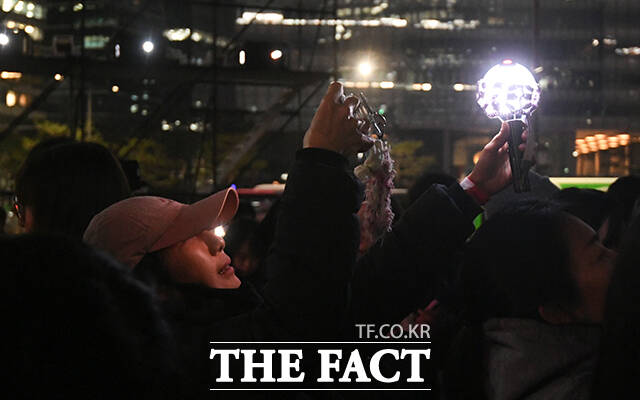 BTS 컴백 미디어 파사드가 그룹 방탄소년단(BTS) 컴백 공연을 하루 앞둔 20일 오후 서울 중구 숭례문에 상영되고 있다. /박상민 기자