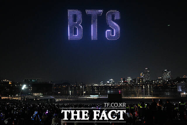 드론으로 보여지는 BTS 멤버 RM.