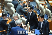  '탈당' 장경태, 동료 의원들 무관심 속 이석 [TF포착]