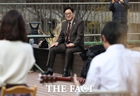  국회 개방 버스킹 콘서트 관람하는 우원식 의장 [TF사진관]