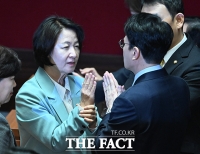  대화 나누는 추미애-박주민 [포토]