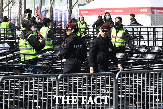 비상상황 훈련에 투입된 경찰특공대.