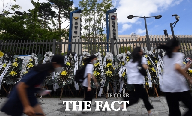 중대범죄수사청(중수청)법이 21일 국회 본회의를 통과하면서 기존 검찰이 맡던 수사권을 행사할 대형 수사전문기관 탄생이 임박했다. 사진은 중수청을 관할할 정부세종2청사 행정안전부 앞/더팩트 DB