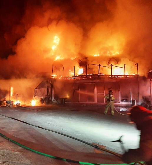 21일 오전 4시 29분쯤 예천군 용궁면 산택리의 한 식당에서 불이나 약 3시간 만인 오전 7시 20분에 불길을 잡았다. /경북소방본부