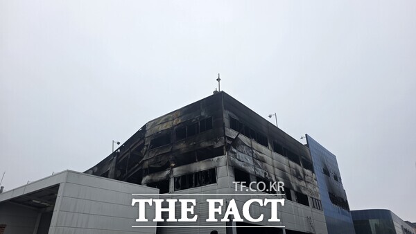 20일 발생한 대전시 대덕구 문평동 자동차 부품 공장 화재 사고 현장의 모습. /정예준 기자