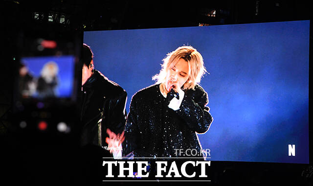 그룹 방탄소년단(BTS)이 21일 오후 서울 광화문 광장에서 정규 5집 '아리랑(ARIRANG)' 앨범 발매를 기념해 마련된 컴백 무대에 올라 신곡을 선보인 가운데 전 세계에서 모인 ARMY들이 공연을 관람하고 있다. /박상민 기자