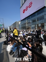  BTS 컴백 기다리는 아미 [포토]