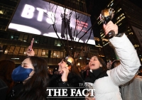  돌아온 BTS '환호하는 ARMY' [TF사진관]