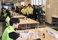  통합현장본부 둘러보는 김민석 총리 [포토]