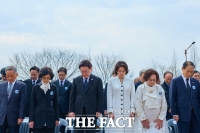  김혜경 여사, 문재인 전 대통령 장모 빈소 조문