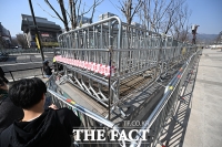  '안전제일'...펜스 설치된 환풍구 [포토]