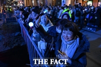  완전체로 돌아온 BTS...공연 즐기는 'ARMY' [TF사진관]