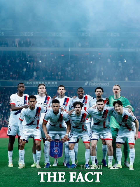 22니스와 원정 경기에 스타팅으로 나선 이강인(앞줄 맨 오른쪽)./PSG