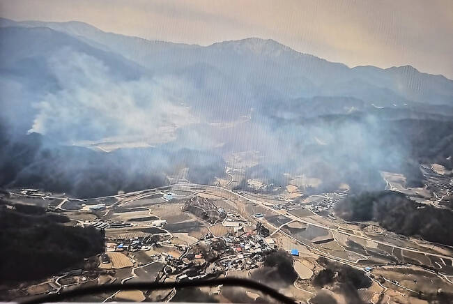 22일 오전 11시 25분 김천시 증산면 유성리 야산에서 산불이 발생해 약 40분 만인 낮 12시 4분에 주불이 잡혔다. /경북소방본부