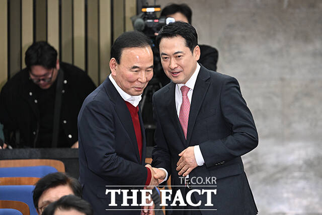 송언석 국민의힘 원내대표가 22일 오후 서울 여의도 국회에서 열린 국민의힘 의원총회에 참석해 모두발언을 하고 있다. /국회=박헌우 기자