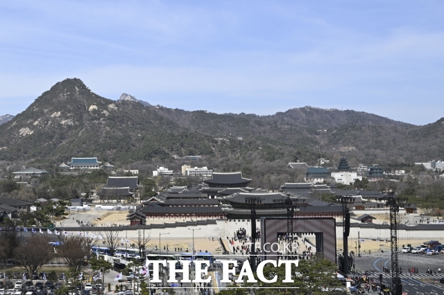 BTS의 광화문 광장 공연은 분명 음악 이상의 것이었다는 평가를 받는다. 이는 한국 대중문화가 어디까지 확장될 수 있는지를 보여준 살아있는 증거였고, 동시에 미래를 향한 글로벌 K-POP의 선언에 가깝다. /송호영 기자