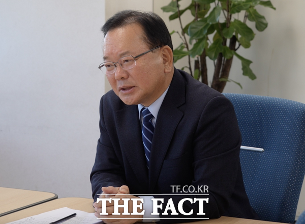 김부겸 전 국무총리의 6·3 지방선거 대구시장 출마 결정이 초읽기에 들어갔다. 조승래 민주당 사무총장은 22일 오전 국회 간담회에서 김 전 총리의 대구시장 출마 관련 질문에